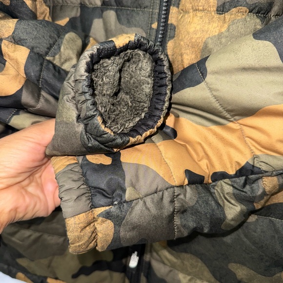 The North Face Black and Camouflage Jacket kids size L - Picture 3 of 6